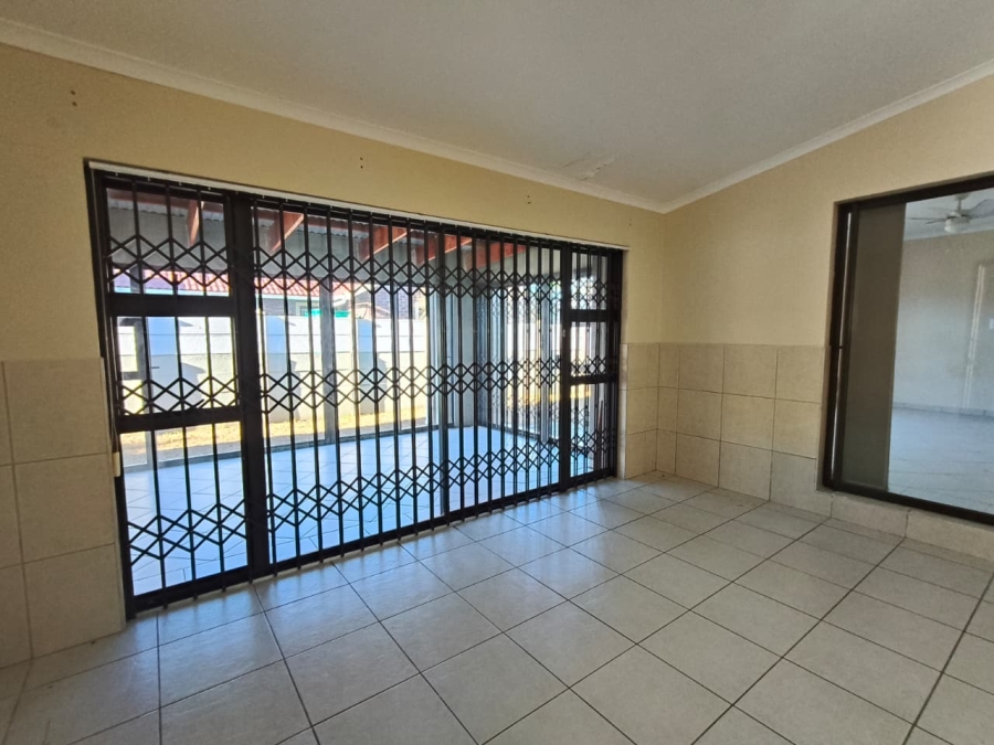 3 Bedroom Property for Sale in Wavecrest Eastern Cape